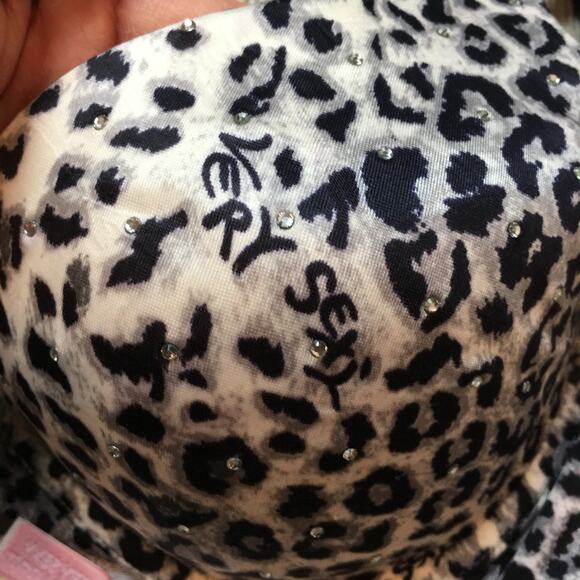 NWT Victoria's Secret's Leopard studded Bra Style 0950 Black and White Size 38C - Picture 2 of 6